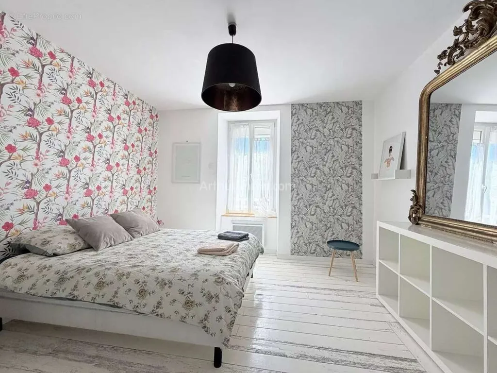 Chambres - Appartement Lumineux avec Fenêtres de Toit à Auray