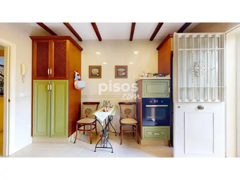Cuisine - Two-Storey House with Solar Panels in Majaneque