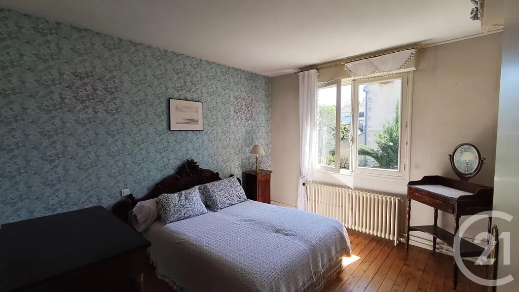 Chambres - Maison de Ville avec Garage à Saintes Rive Droite