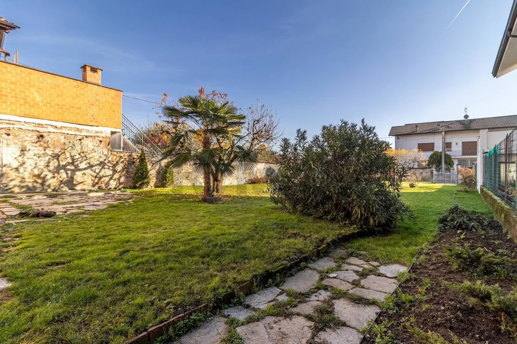 Jardin - Triplex Villa with Garden in Occhieppo Superiore
