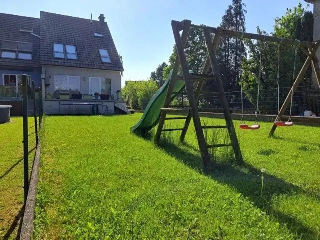 Garden - Contemporary House with Terrace in Consdorf