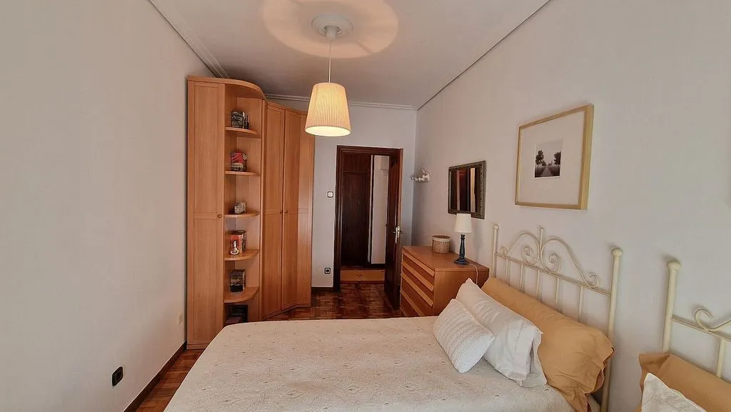 Chambres - Open-Plan Flat with Garage in Torrelavega