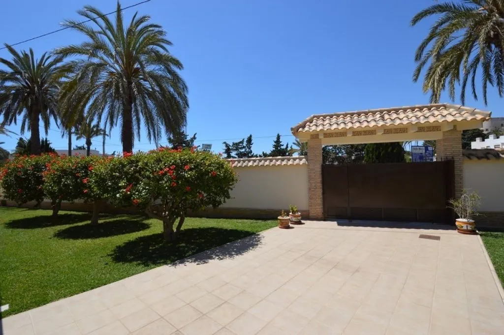 Välivaade - Luxury Villa with Pool in Cabo Roig, Valencia