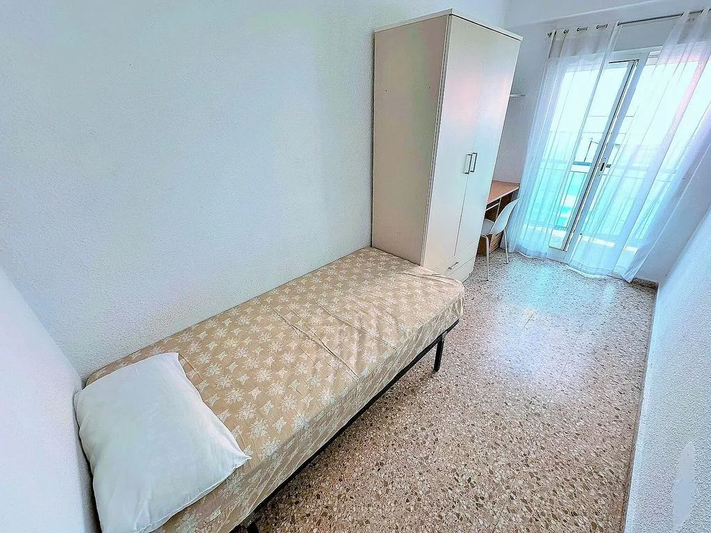 Magamistoad - Furnished Flat with Balcony in Tormos