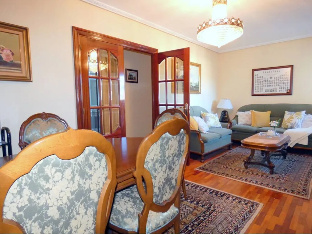 Elutuba - Flat with Garage in Calle de Karmelo