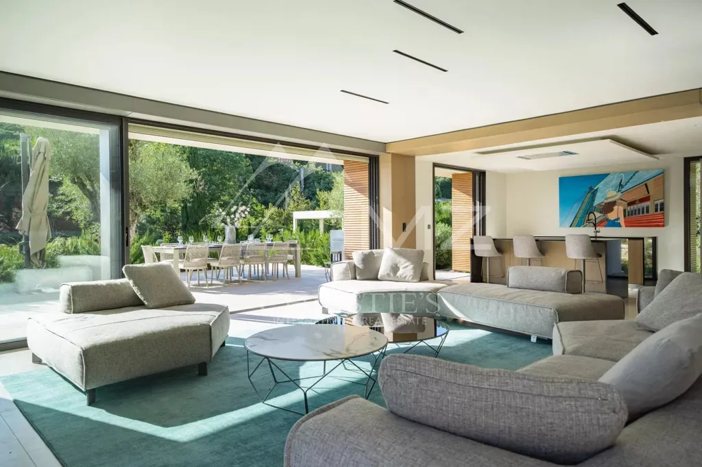 Living Room - Contemporary Villa with Pool in Cannes