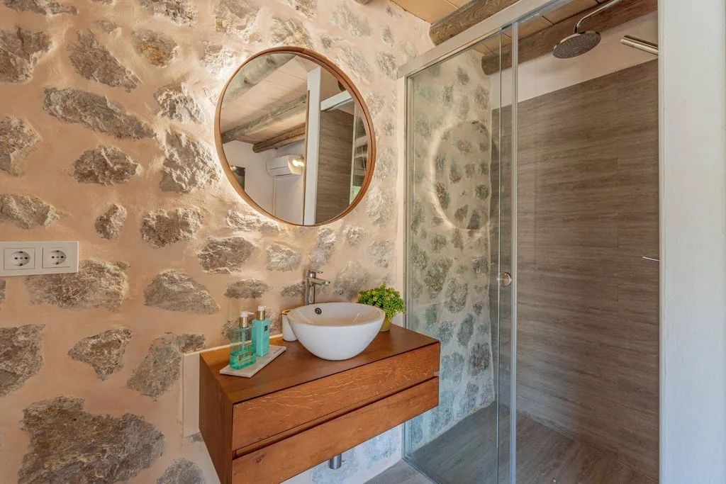 Bathrooms - Luxury Farmhouse with Pool in Calvià