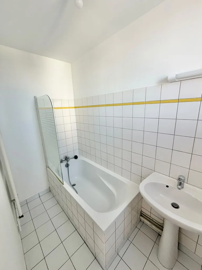Salles de bain - Appartement 2 pièces avec balcon à Ivry-sur-Seine