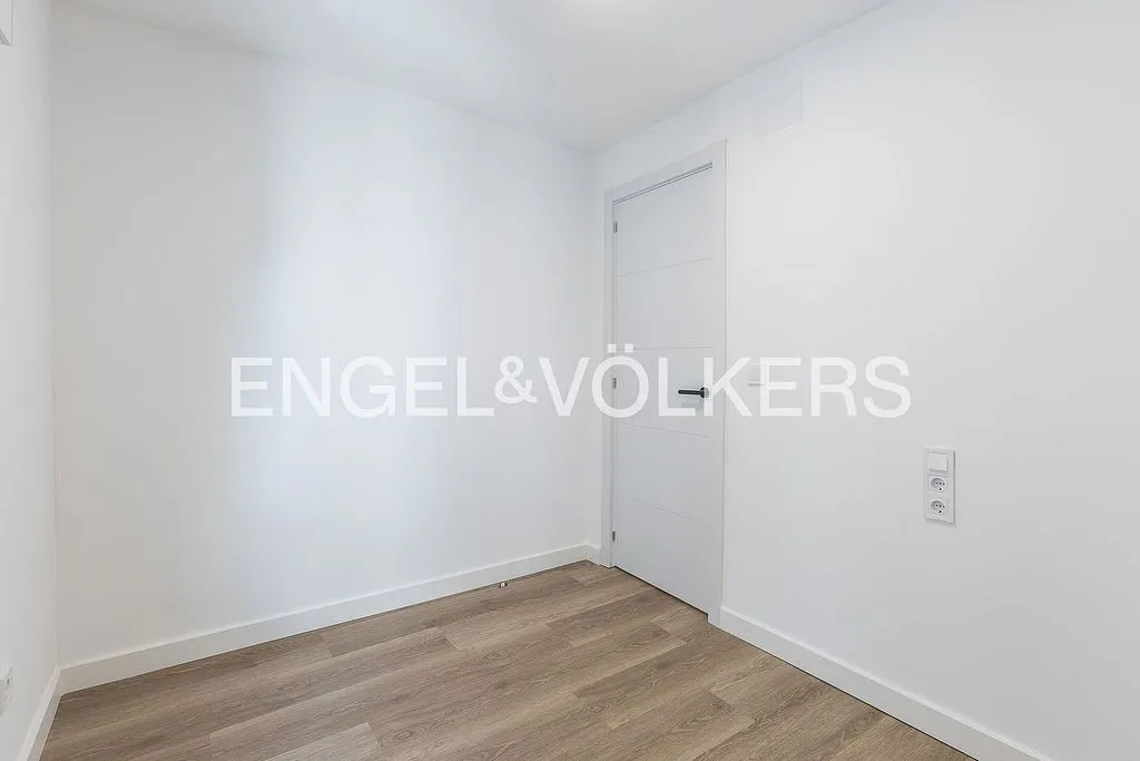 Chambres - Apartment with Balcony in Collblanc, Barcelona