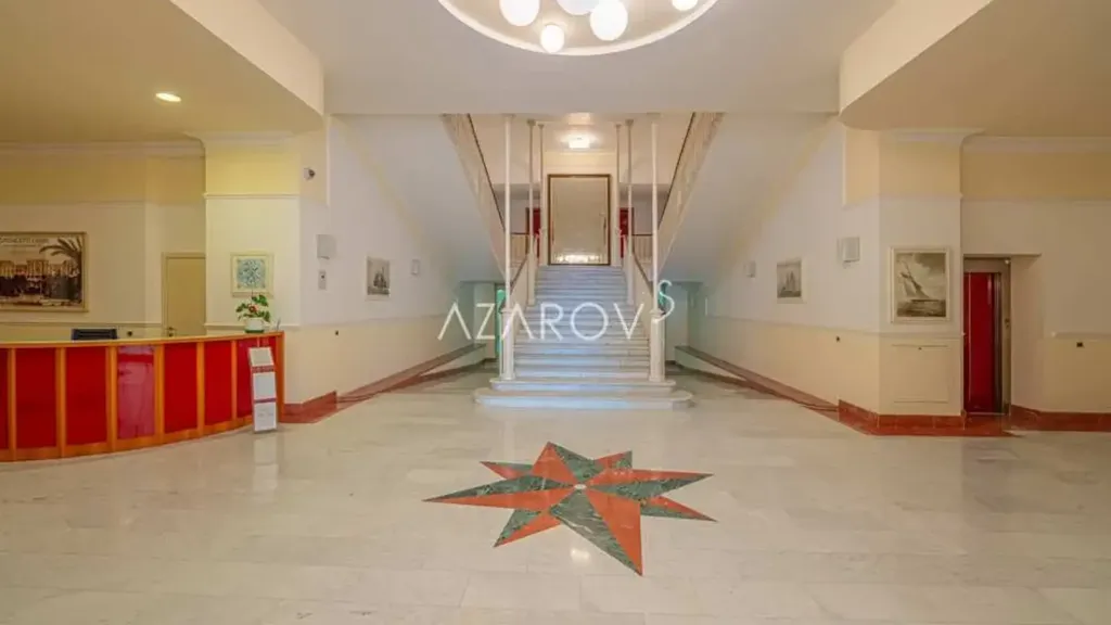 hallway_entrance
