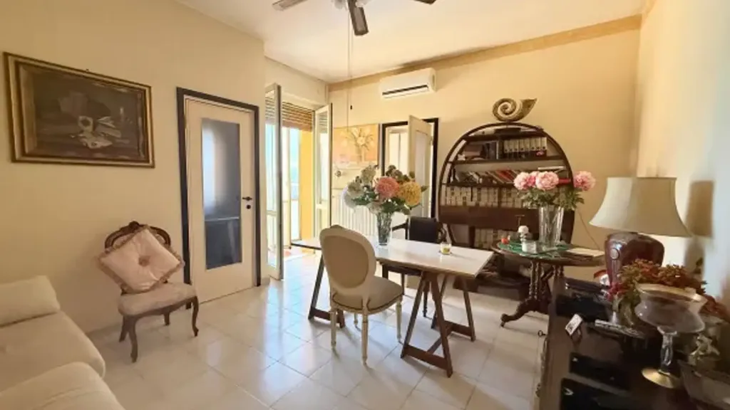 Séjour - Panoramic Apartment with Balcony in Voghera Centre