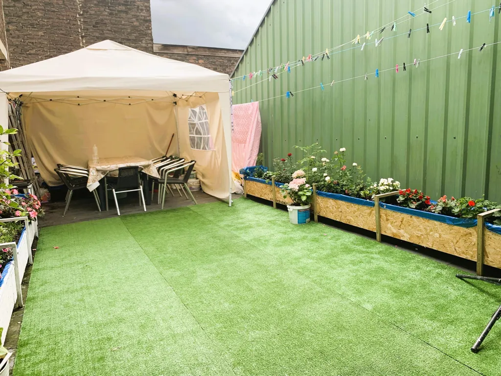 Terrasse - Appartement Récemment Rénové avec Terrasse à Liège