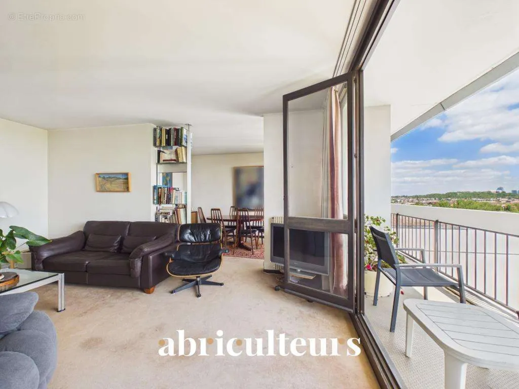 Soggiorno - Penthouse Apartment with Panoramic View in Garches