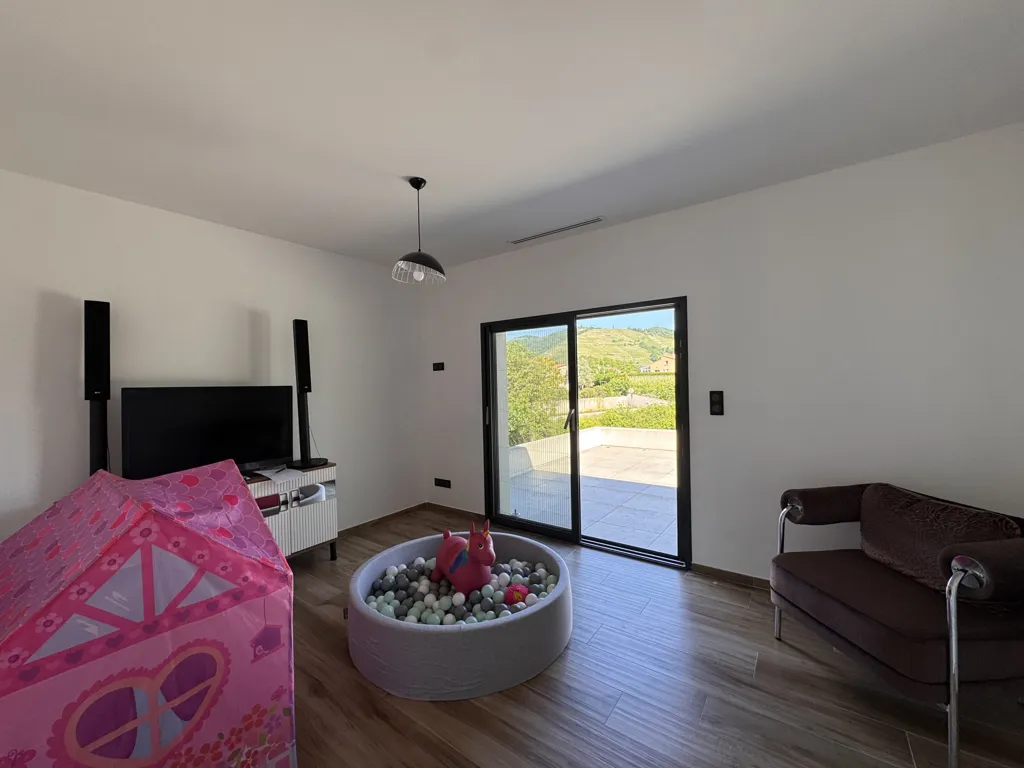 Elutuba - New House with Pool in Mauves
