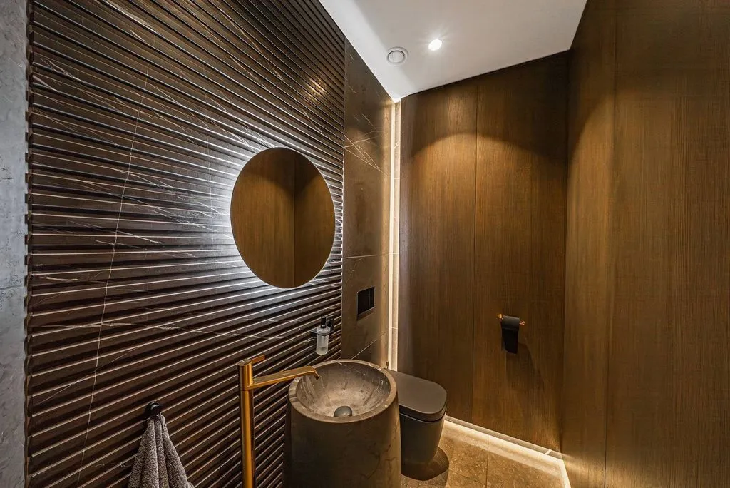 Bathrooms - 10-Bedroom Chalet with Pool in Guadalmina Baja