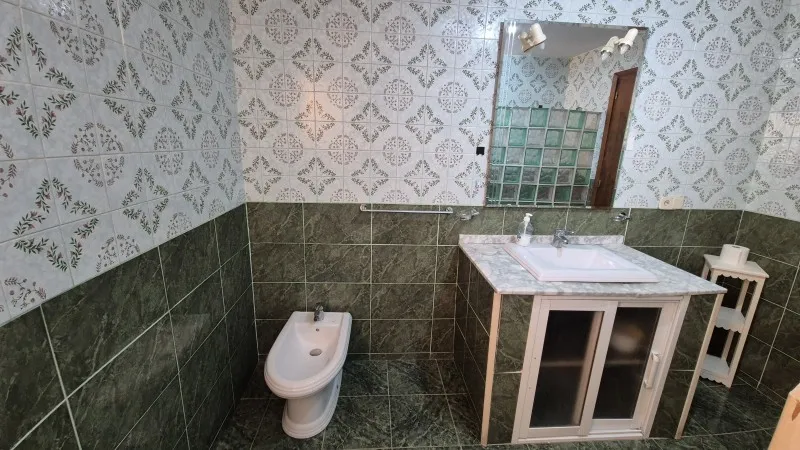 Vannitoad - Three-Storey Townhouse with Balconies in Antella