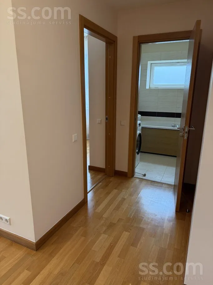 Entrée - Two-Bedroom Apartment with Balcony in Riga Centre