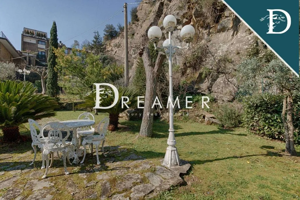 Aed - Luxury Apartment with Private Garden in Florence
