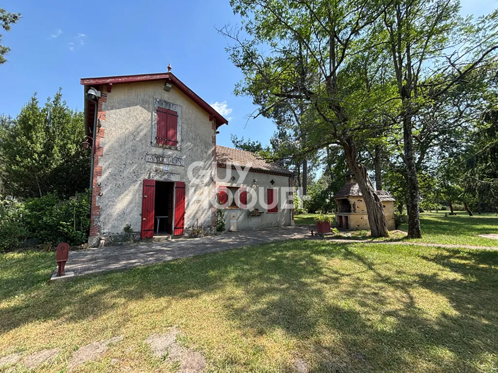 Extérieur - Ancienne Gare Rénovée avec Piscine à Escource