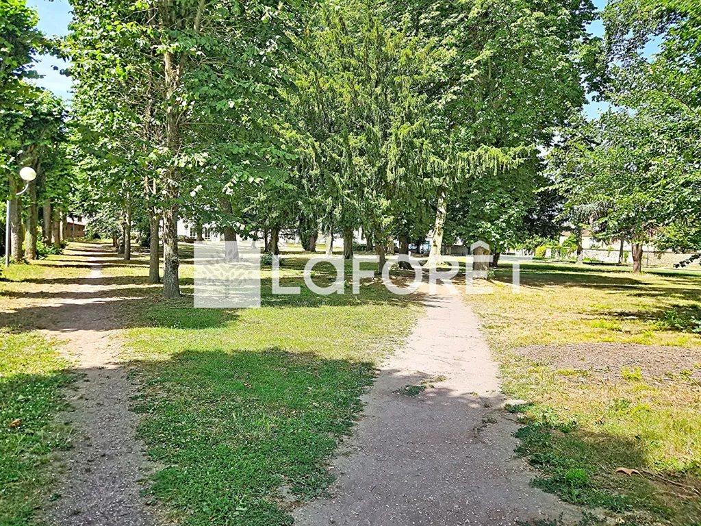 Giardino - House with Terrace in Lieusaint