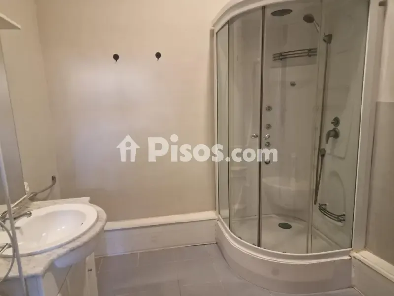 Salles de bain - Apartment with Balcony and River View in Girona