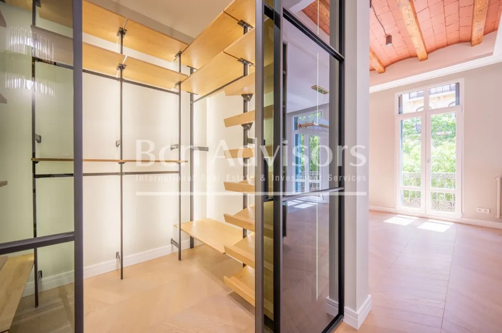 Toad - Refurbished Apartment with City Views in Dreta de l'Eixample