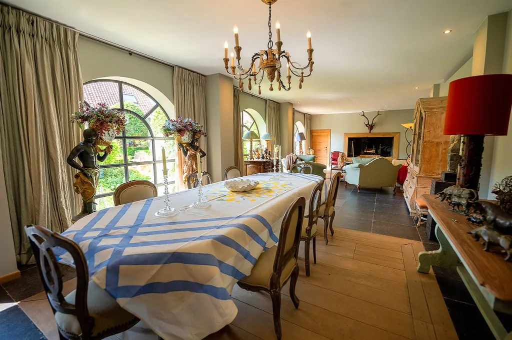 Salle à manger - Ferme Rénovée avec Piscine Intérieure et Extérieure