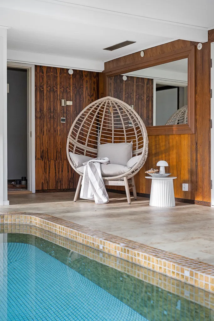 Bassein - Spacious Villa with Pool in Frösakull