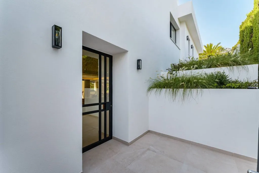 Jardin - Contemporary Villa with Sea Views in Marbella