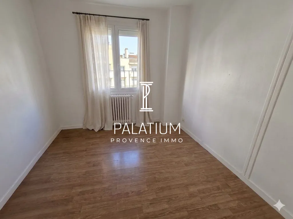 Toad - Mixed-Use Property with Garage in Digne-les-Bains