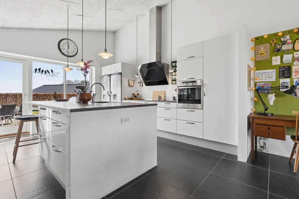 Köök - Two-Bedroom Villa with Carport in Bjert