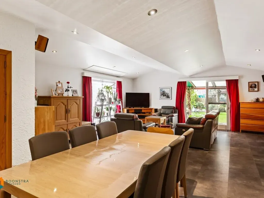 Dining Room - Spacious House with Garden in Blaasveld