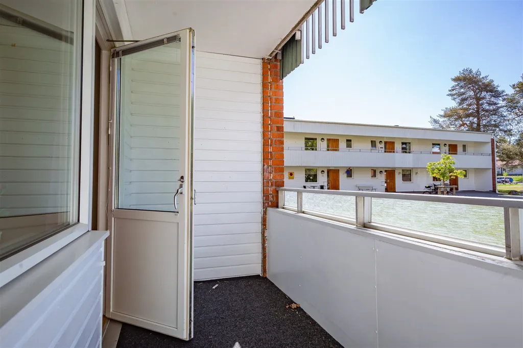 Balcony - Central 2nd Floor Flat with Balcony in Sundsvall