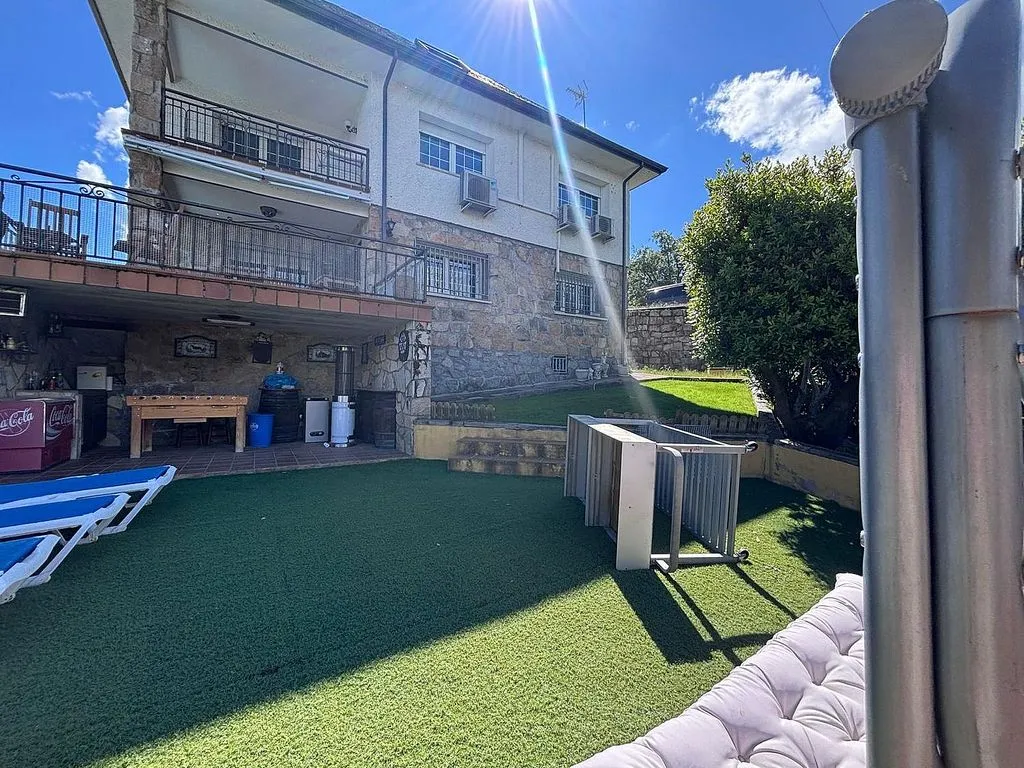 Terrace - Chalet with Pool and Terrace in El Boalo
