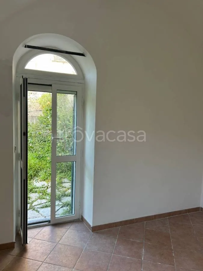 Esik - 2-Bed Apartment with Garden in Finale Ligure