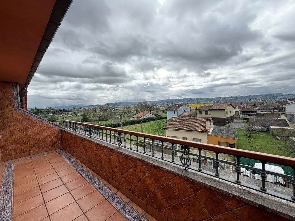 Rõdu - Chalet with Garage in Balbona, Asturias