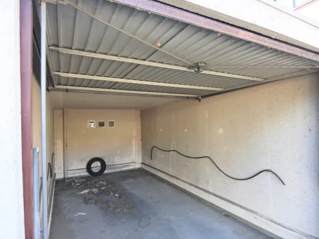 Garaaž - Garage Box near Roeselare Pharmacy
