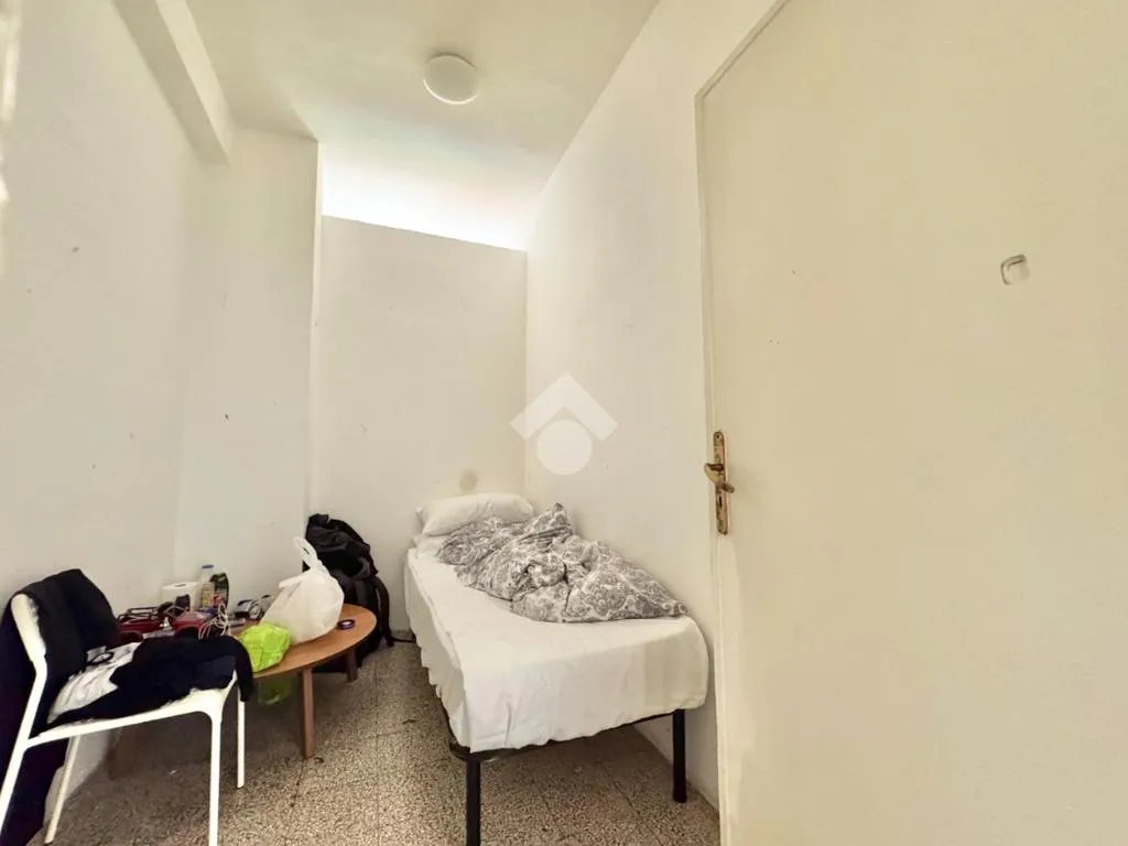 Bedrooms - 4-Room Apartment with Balcony in Bari