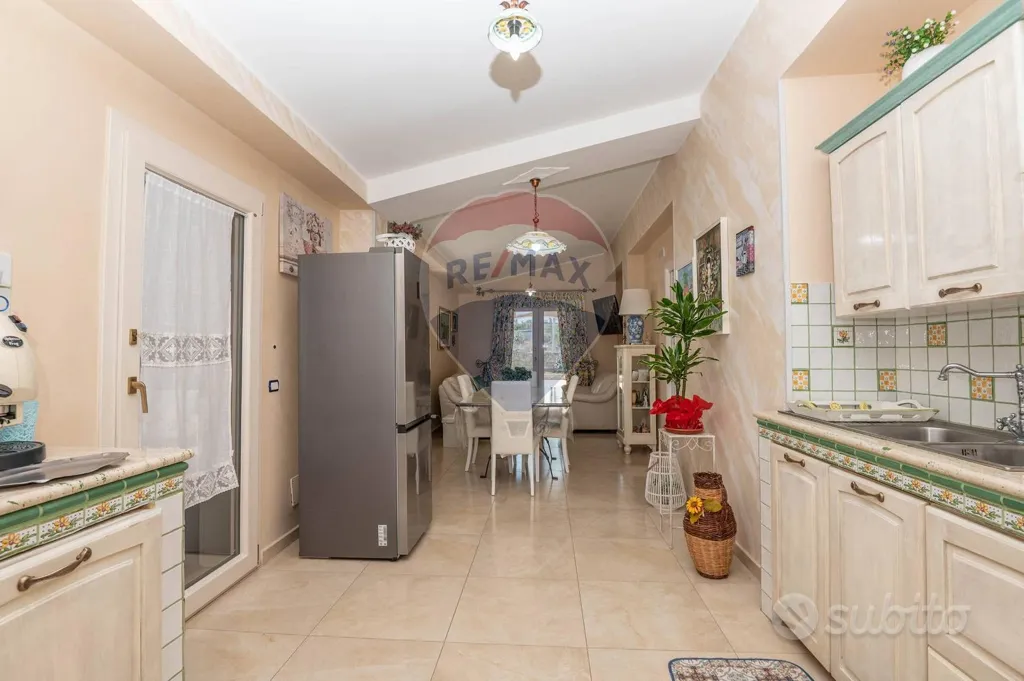 Modern Villa with Pool in Villasmundo