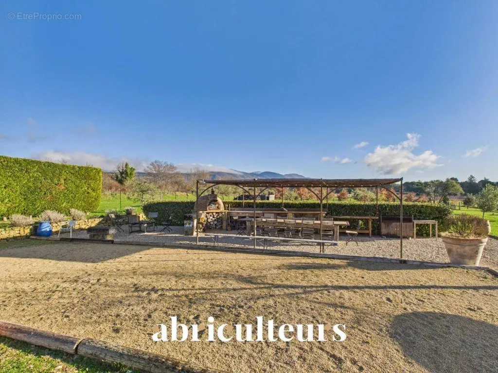 Garden - Contemporary Villa with Panoramic View in Luberon
