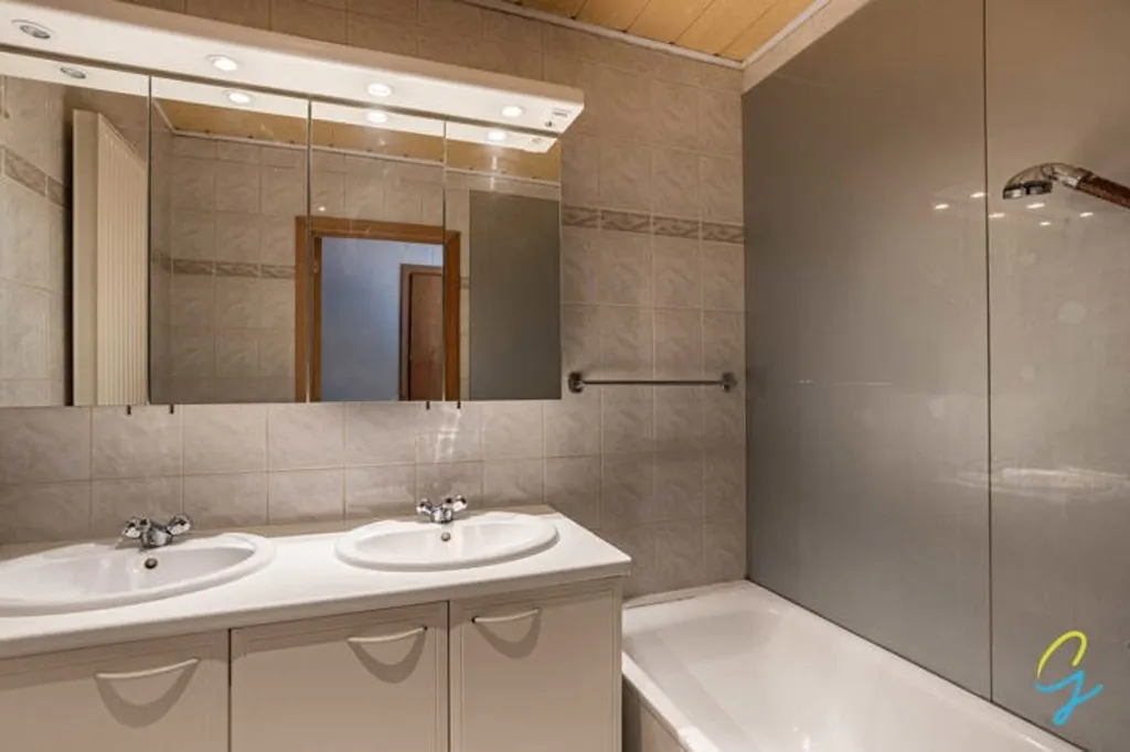 Salles de bain - Appartement Énergétique avec Terrasse à Orientation Sud-Est