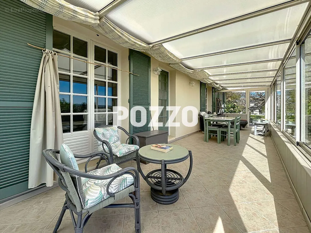 Terrasse - Pavillon de Plain Pied avec Jardin à Étouvy