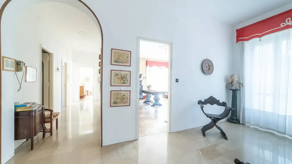 hallway_entrance