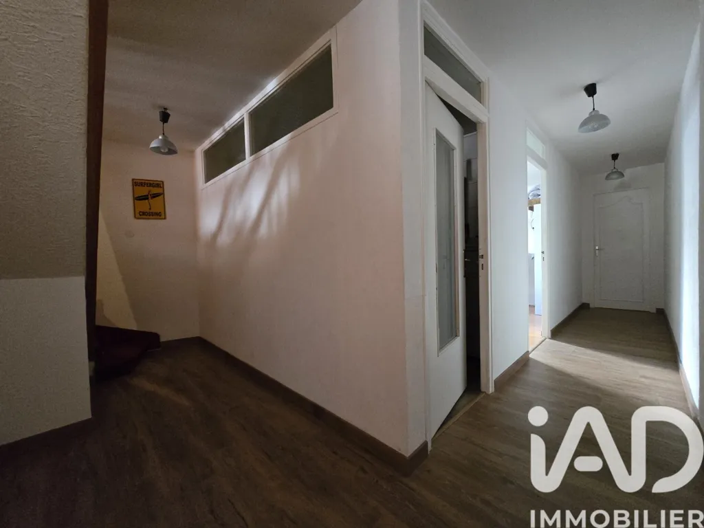 Hallway - 5-Piece Apartment with Balcony in Paris