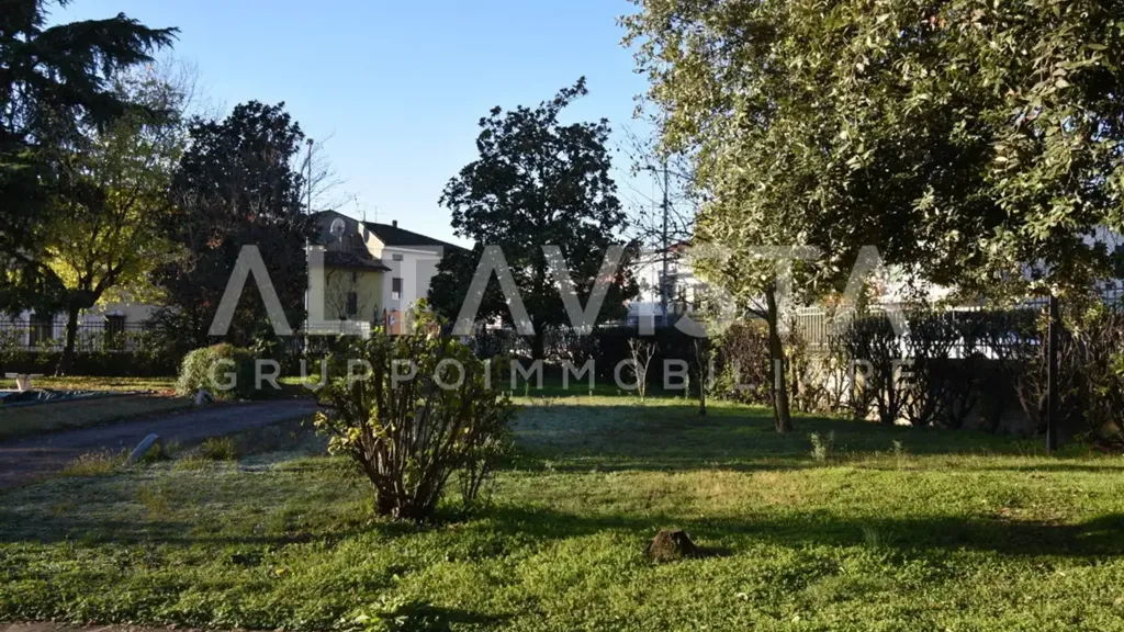 Aed - Villa with Pool in Montichiari Centre