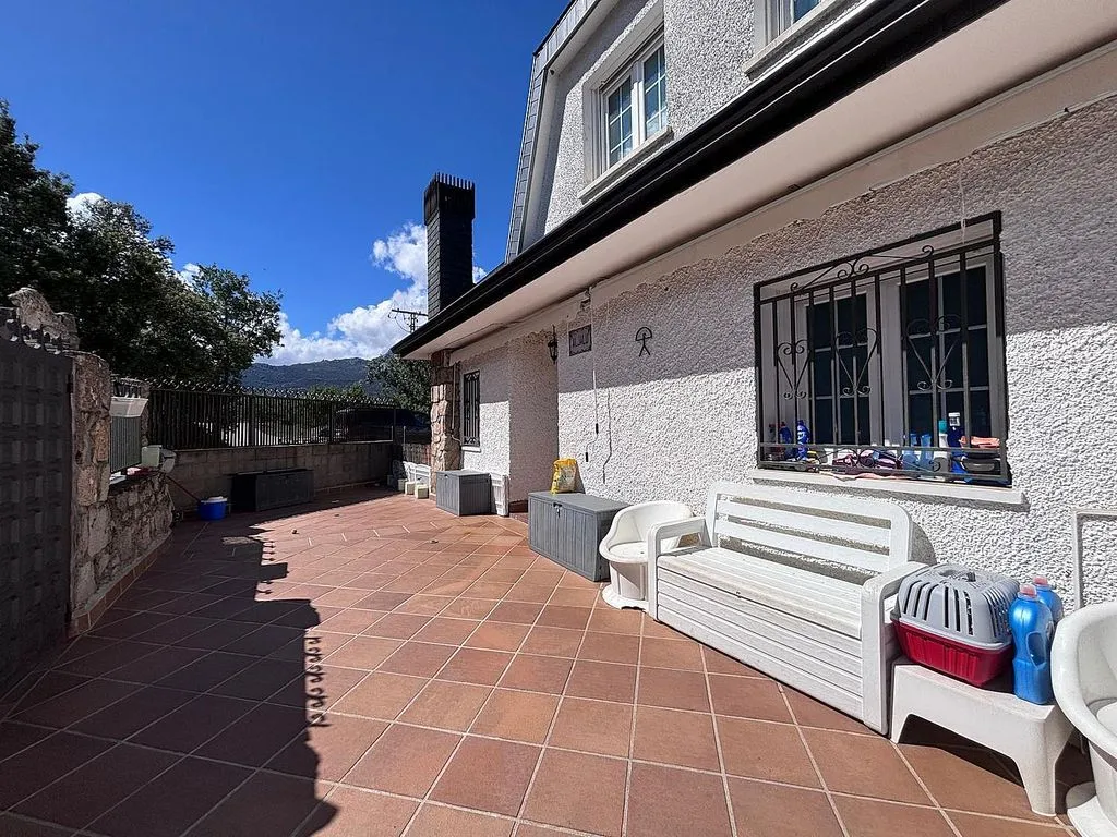 Terrace - Chalet with Pool and Terrace in El Boalo