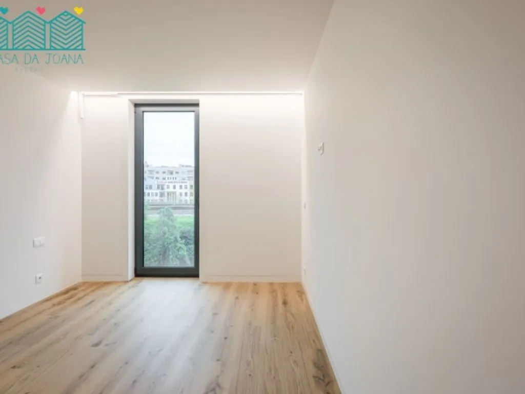 Pièces - Luxury 3-Bedroom Apartment in Aveiro