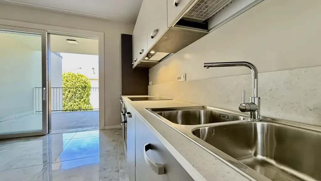 Cuisine - Apartment with Pool in Lazise