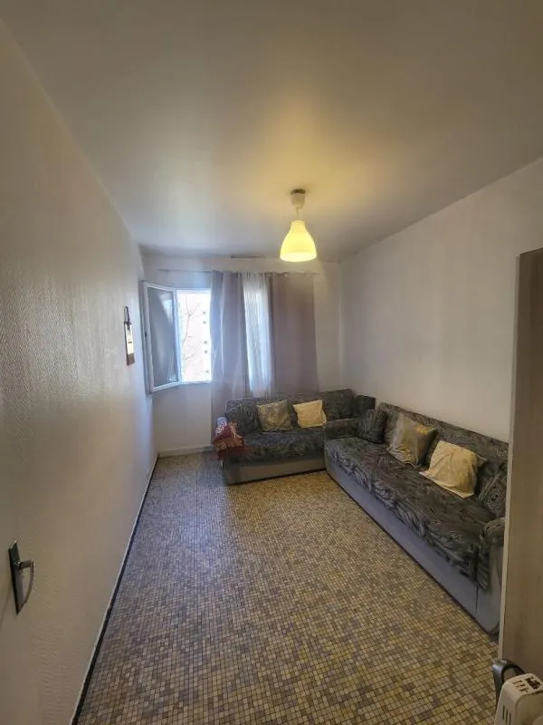 Living Room - 2-Bedroom Flat in Central Bondy