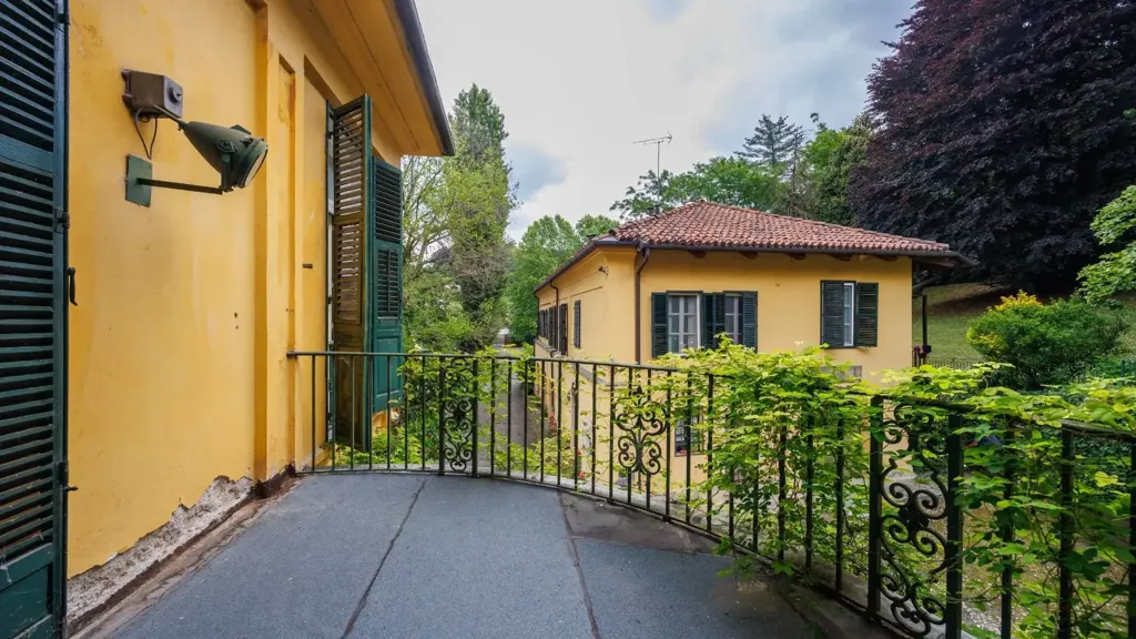 Balcon - Historic Apartment with Panoramic Terrace in Turin